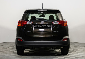 Подержанный автомобиль Toyota RAV4 2014 года (4 фото)