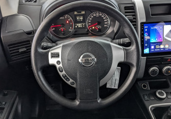 Подержанный автомобиль Nissan X-Trail 2013 года (22 фото)