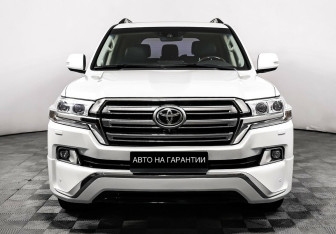 Подержанный автомобиль Toyota Land Cruiser Suv 2016 года (2 фото)