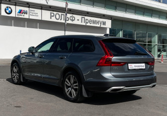 Подержанный автомобиль Volvo V90 Cross Country 2018 года (7 фото)