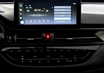 Подержанный автомобиль Москвич 3е 2023 года (15 фото)