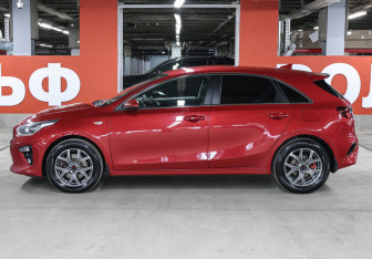 Подержанный автомобиль Kia Ceed Hatchback 2019 года (8 фото)