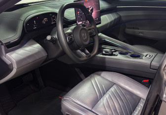 Подержанный автомобиль Zeekr 001 2024 года (15 фото)