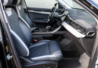 Подержанный автомобиль Geely Atlas 2024 года (11 фото)