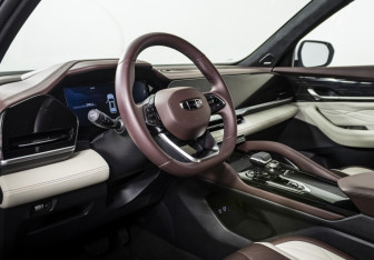 Подержанный автомобиль Geely Monjaro 2023 года (10 фото)