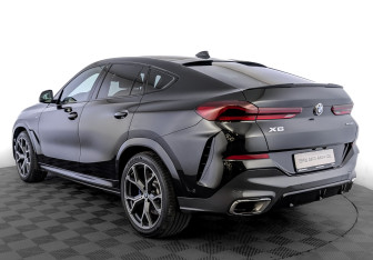 Подержанный автомобиль BMW X6 2021 года (7 фото)