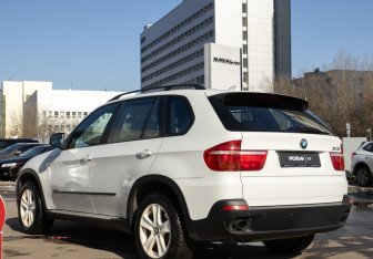 Подержанный автомобиль BMW X5 2009 года (5 фото)