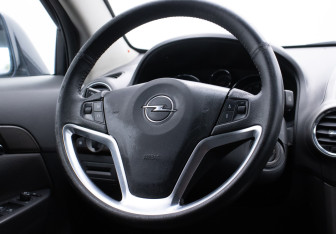Подержанный автомобиль Opel Antara 2008 года (15 фото)