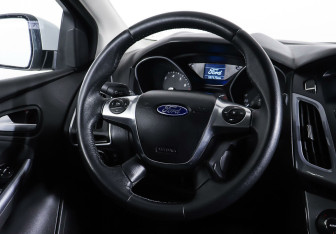Подержанный автомобиль Ford Focus Sedan 2013 года (13 фото)
