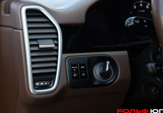 Подержанный автомобиль Porsche Cayenne 2018 года (19 фото)