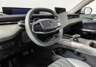 Подержанный автомобиль Changan Lamore 2023 года (13 фото)