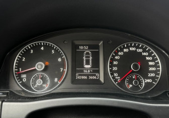 Подержанный автомобиль Volkswagen Golf Plus 2011 года (12 фото)