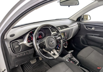 Подержанный автомобиль Kia Rio Hatchback 2021 года (16 фото)