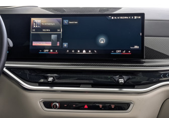 Подержанный автомобиль BMW X7 2024 года (17 фото)