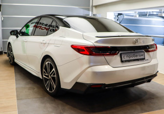 Подержанный автомобиль Toyota Camry Sedan 2024 года (6 фото)
