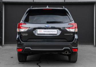Подержанный автомобиль Subaru Forester Suv 2018 года (5 фото)