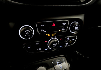 Подержанный автомобиль Jeep Compass 2018 года (30 фото)