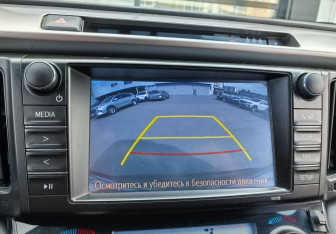 Подержанный автомобиль Toyota RAV4 2017 года (10 фото)