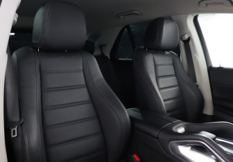 Подержанный автомобиль Mercedes-Benz GLE 2020 года (16 фото)