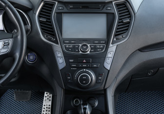 Подержанный автомобиль Hyundai Santa Fe 2012 года (15 фото)