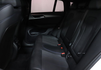 Подержанный автомобиль BMW X4 2018 года (10 фото)