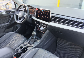 Подержанный автомобиль Volkswagen Tiguan 2023 года (12 фото)