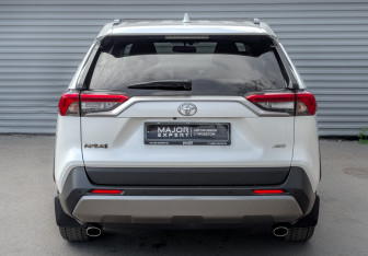 Подержанный автомобиль Toyota RAV4 2019 года (6 фото)