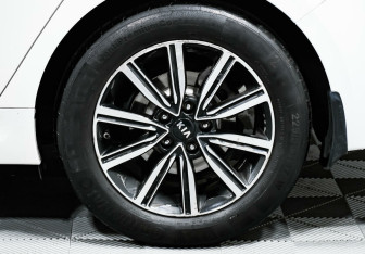 Подержанный автомобиль Kia Optima Sedan 2019 года (8 фото)