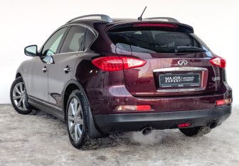 Подержанный автомобиль Infiniti QX50 2014 года (7 фото)