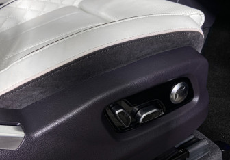 Подержанный автомобиль Hongqi E-HS9 2023 года (21 фото)