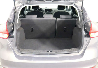 Подержанный автомобиль Ford Focus Hatchback 2018 года (14 фото)