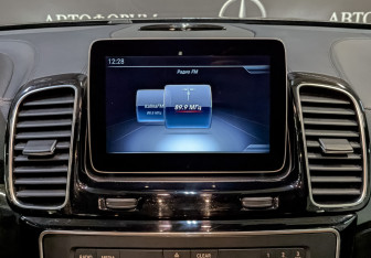 Подержанный автомобиль Mercedes-Benz GLE 2018 года (17 фото)