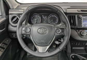 Подержанный автомобиль Toyota RAV4 2016 года (22 фото)