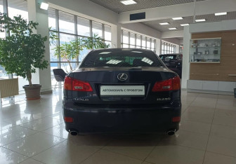 Подержанный автомобиль Lexus IS Sedan 2007 года (6 фото)