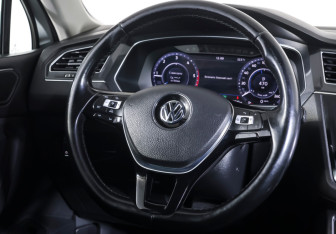 Подержанный автомобиль Volkswagen Tiguan 2017 года (13 фото)