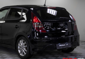 Подержанный автомобиль Hyundai i30 Hatchback 2011 года (20 фото)