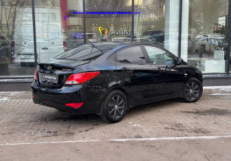 Подержанный автомобиль Hyundai Solaris Sedan 2015 года (8 фото)