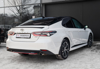 Подержанный автомобиль Toyota Camry Sedan 2021 года (4 фото)