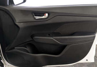 Подержанный автомобиль Hyundai Solaris Sedan 2022 года (25 фото)