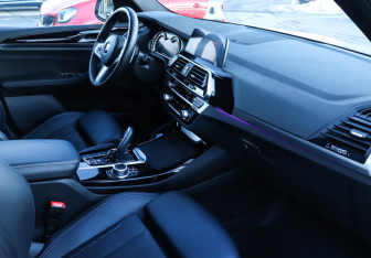 Подержанный автомобиль BMW X3 2019 года (9 фото)