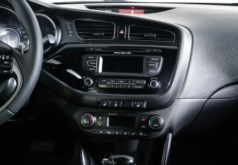 Подержанный автомобиль Kia Ceed Wagon 2013 года (14 фото)