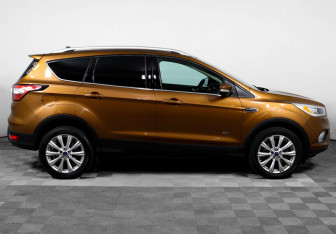Подержанный автомобиль Ford Kuga 2016 года (4 фото)