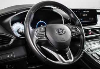 Подержанный автомобиль Hyundai Santa Fe 2022 года (13 фото)