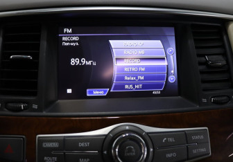 Подержанный автомобиль Infiniti QX80 2015 года (23 фото)