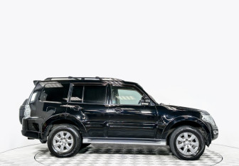 Подержанный автомобиль Mitsubishi Pajero 2015 года (4 фото)