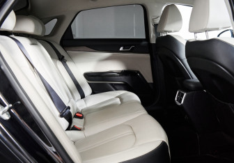Подержанный автомобиль Kia K5 2020 года (10 фото)