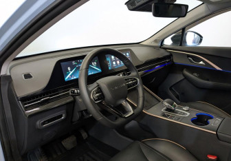 Подержанный автомобиль Omoda C5 2024 года (15 фото)