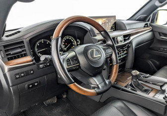 Подержанный автомобиль Lexus LX 2020 года (16 фото)