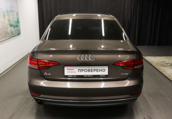 Подержанный автомобиль Audi A4 Sedan 2016 года (5 фото)
