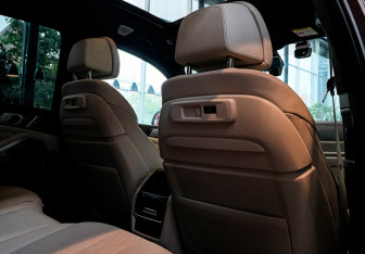 Подержанный автомобиль BMW X7 2020 года (10 фото)